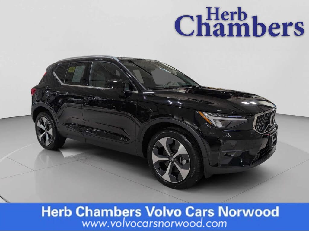 2023 Volvo XC40 B5 Plus Bright Theme AWD