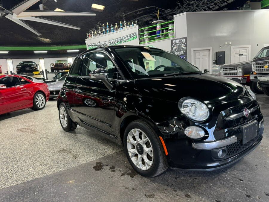 2017 FIAT 500 Lounge Hatchback FWD