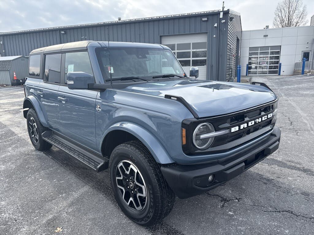 2025 Ford Bronco Outer Banks 4-Door 4WD
