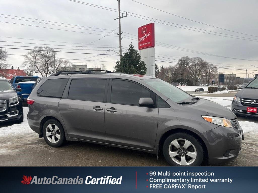 2017 Toyota Sienna LE 7-Passenger Auto Access Seat FWD