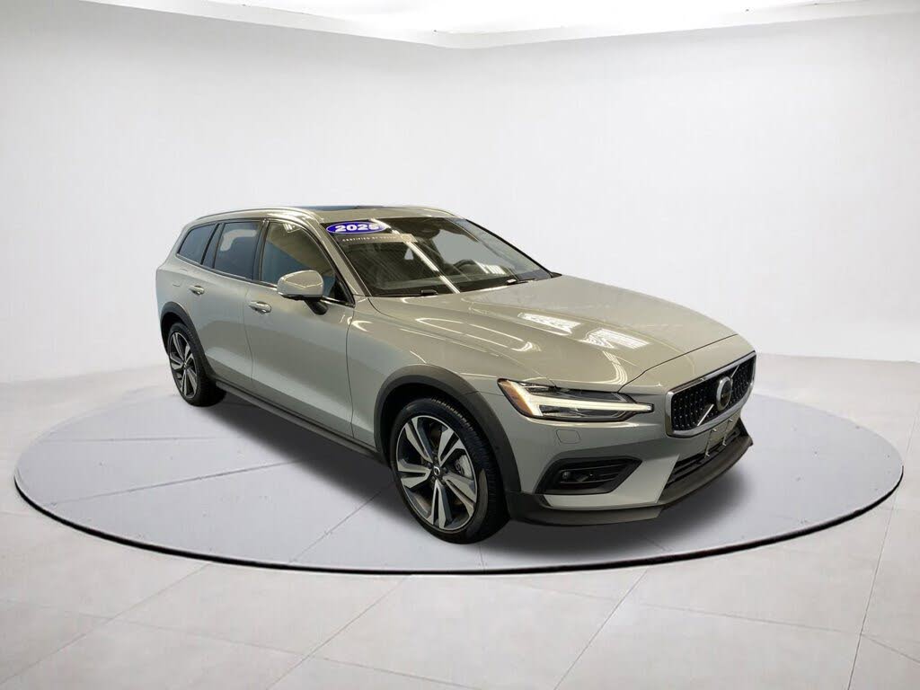 2025 Volvo V60 Cross Country B5 Plus AWD