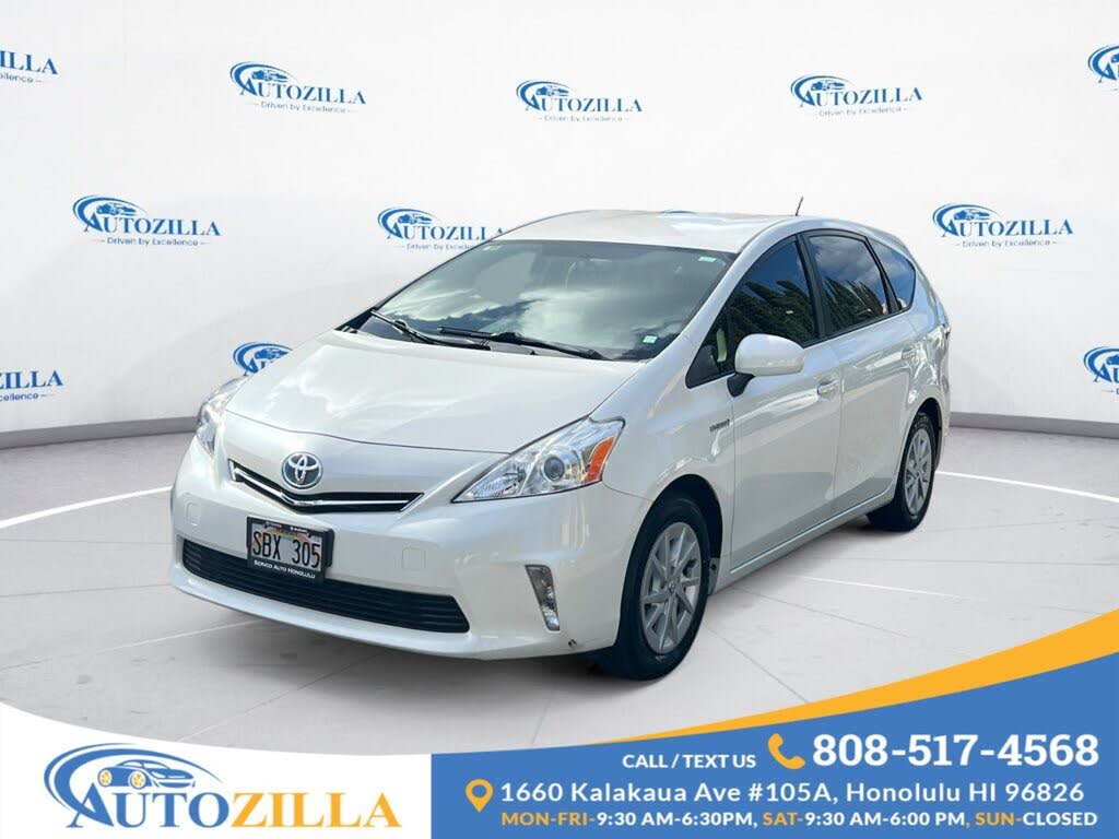 2014 Toyota Prius v FWD