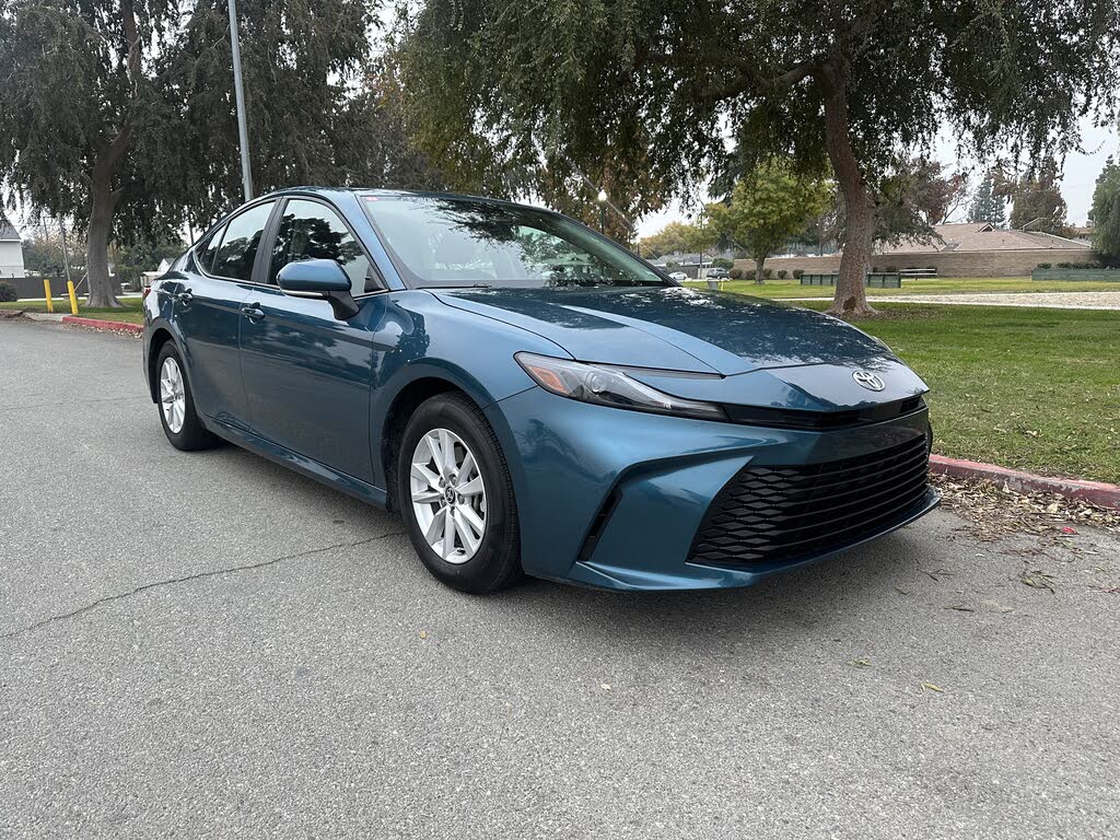 2025 Toyota Camry LE FWD