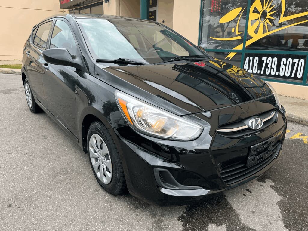 2017 Hyundai Accent SE 4-Door Hatchback FWD