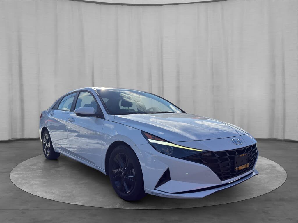 Hyundai Elantra Preferred FWD 2022