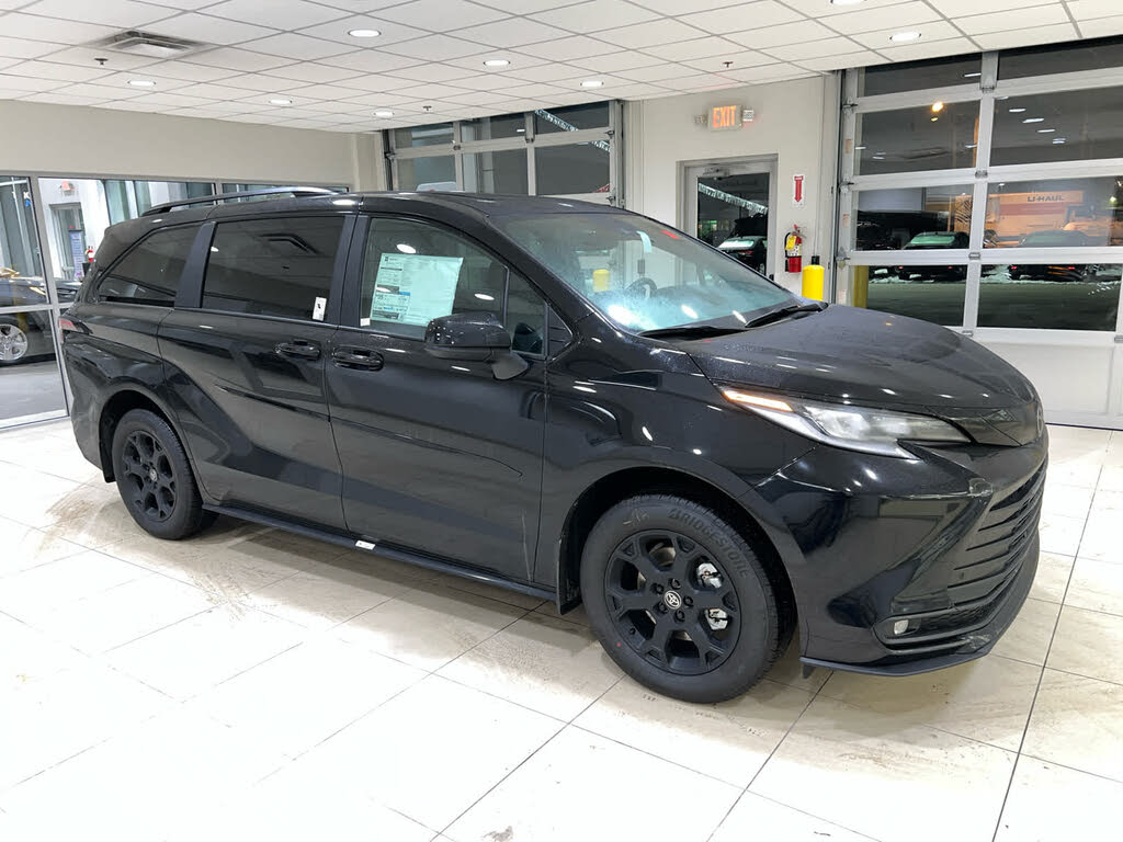 2026 Toyota Sienna Woodland Edition 7-Passenger AWD