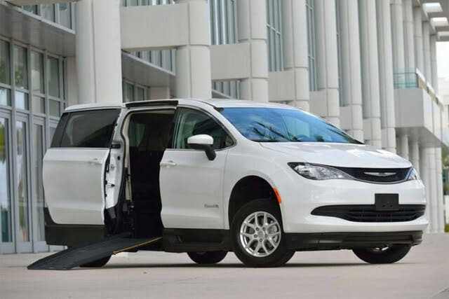 2025 Chrysler Voyager LX FWD