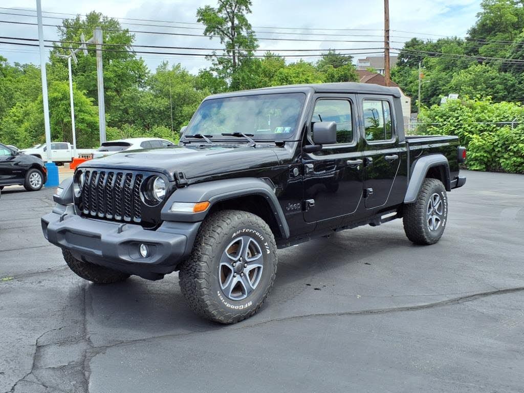 2022 Jeep Gladiator Sport Crew Cab 4WD