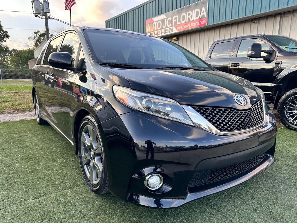 2017 Toyota Sienna SE Premium 8-Passenger FWD