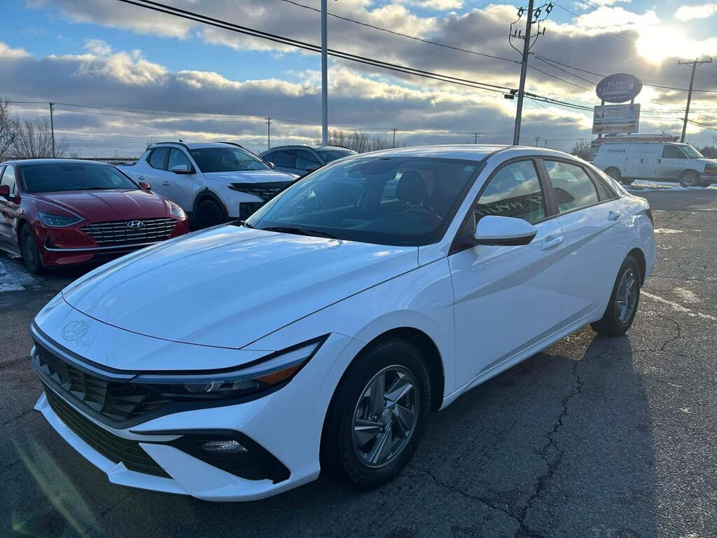 2024 Hyundai Elantra Essential FWD