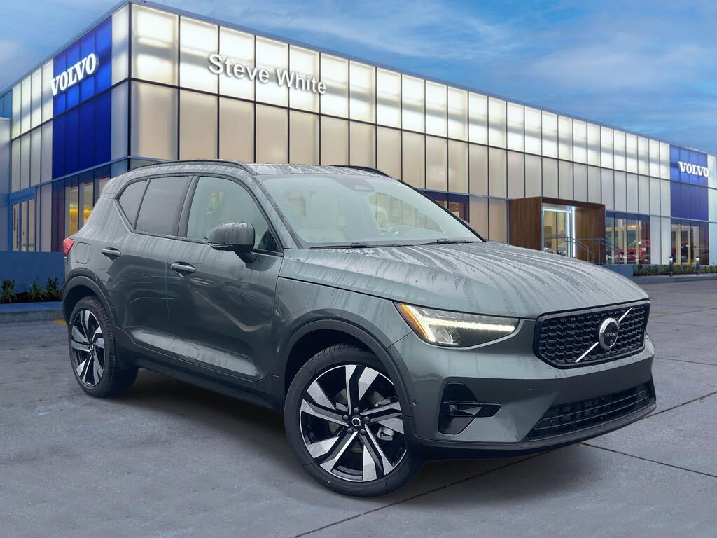 2026 Volvo XC40 B4 Plus FWD