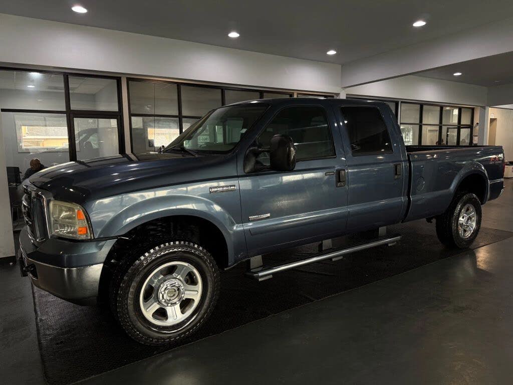 2006 Ford F-350 Super Duty Lariat Crew Cab SB 4WD