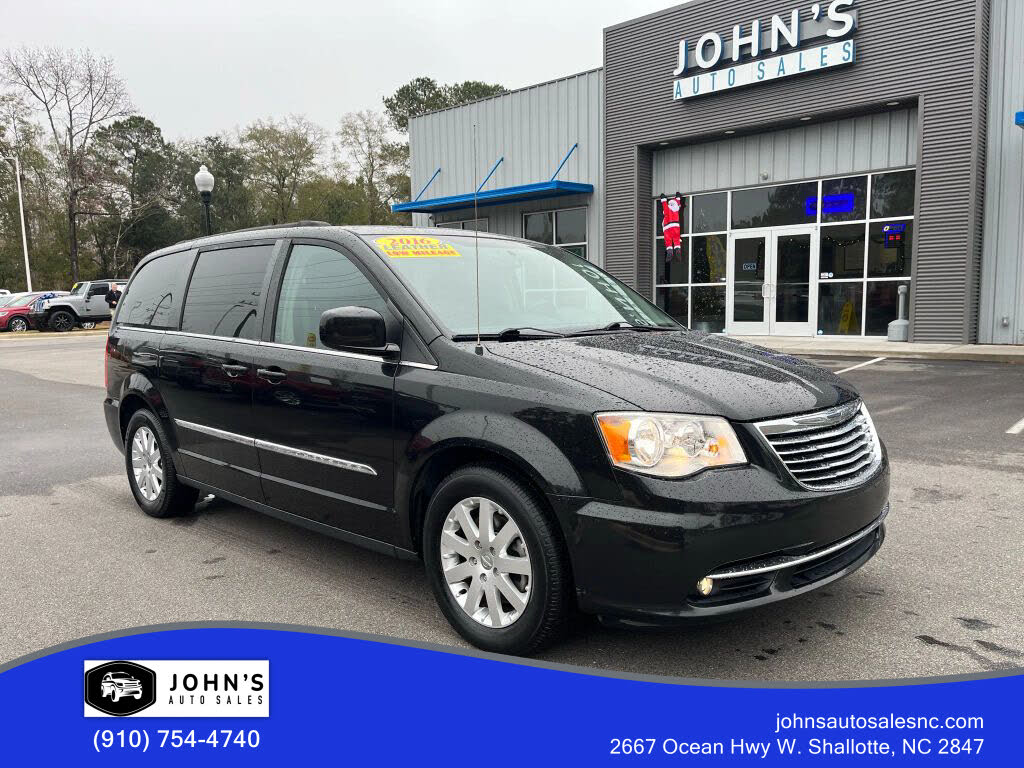 2016 Chrysler Town & Country Touring FWD