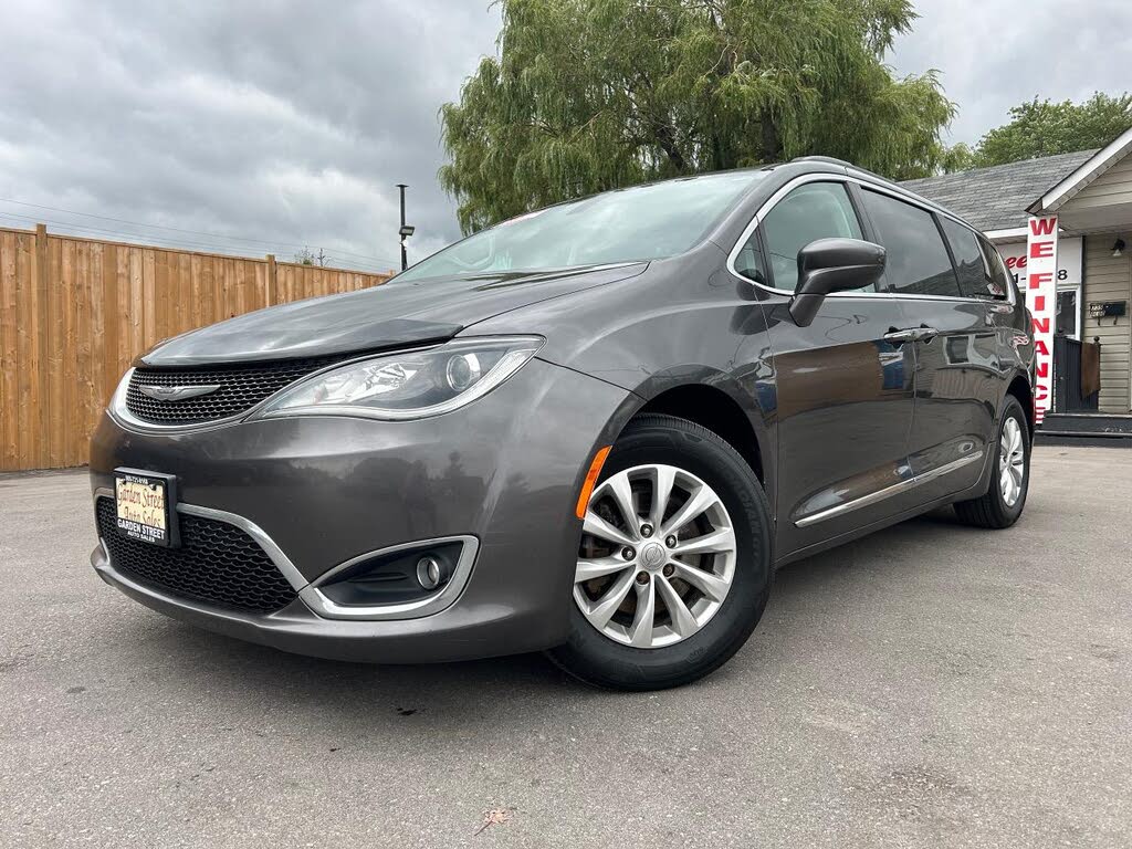 2017 Chrysler Pacifica Touring L FWD