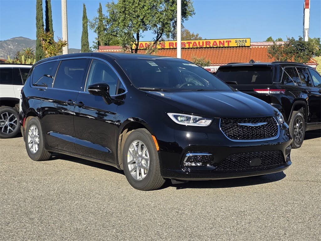 2026 Chrysler Pacifica Select FWD
