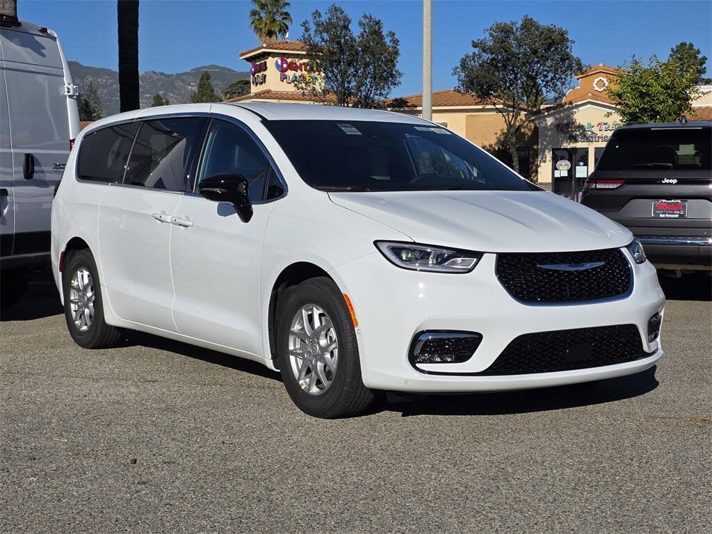 2026 Chrysler Pacifica Select FWD