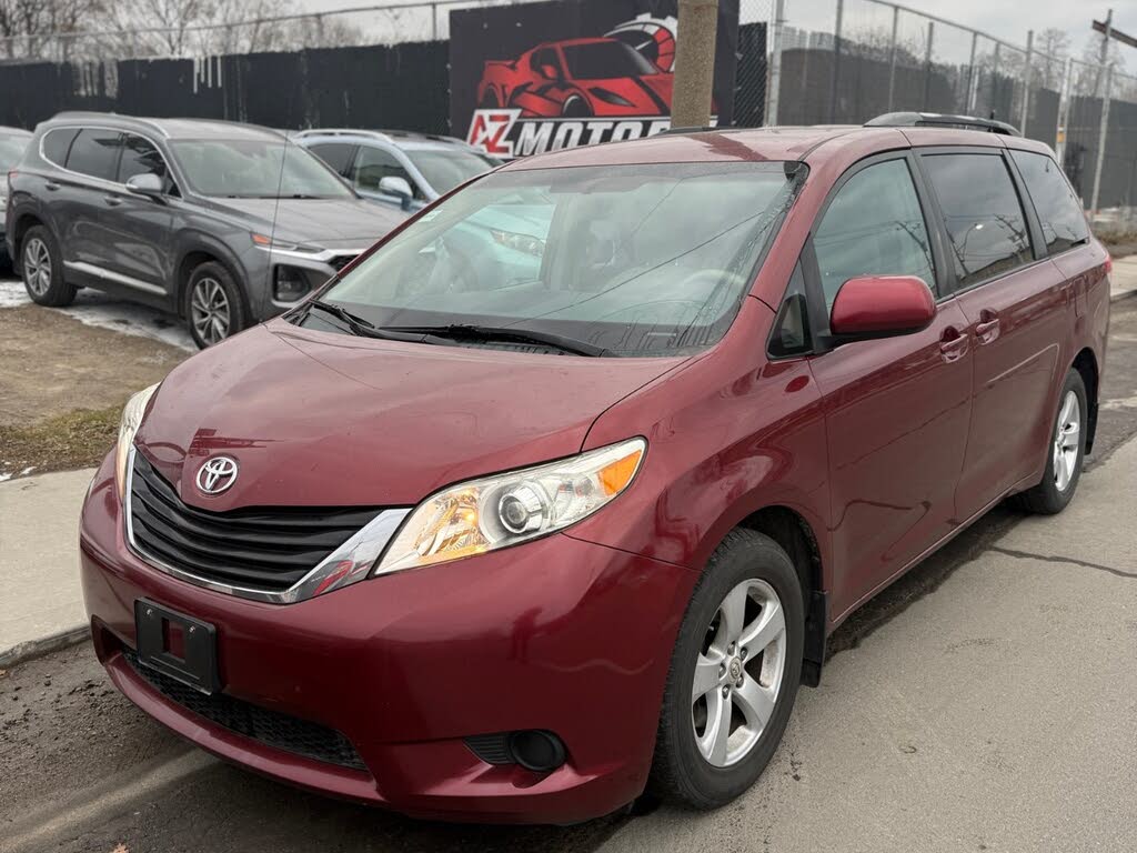 2011 Toyota Sienna LE 8-Passenger