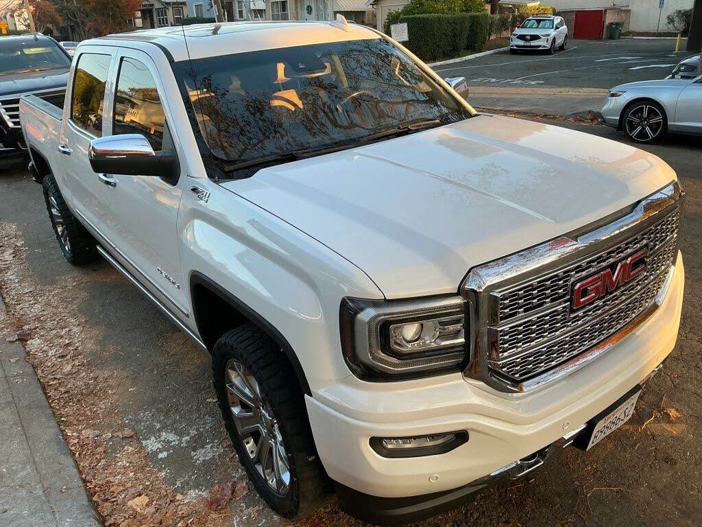 2017 GMC Sierra 1500 Denali Crew Cab 4WD