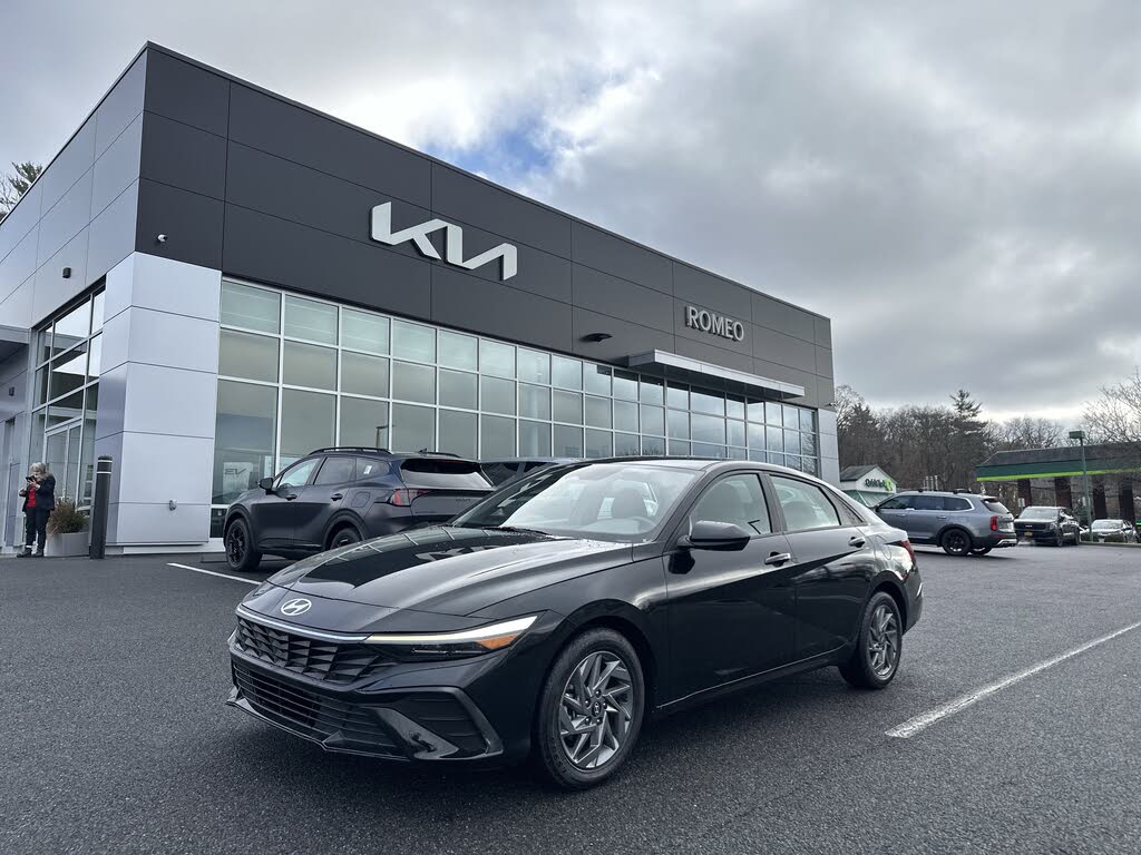 2024 Hyundai Elantra SEL FWD