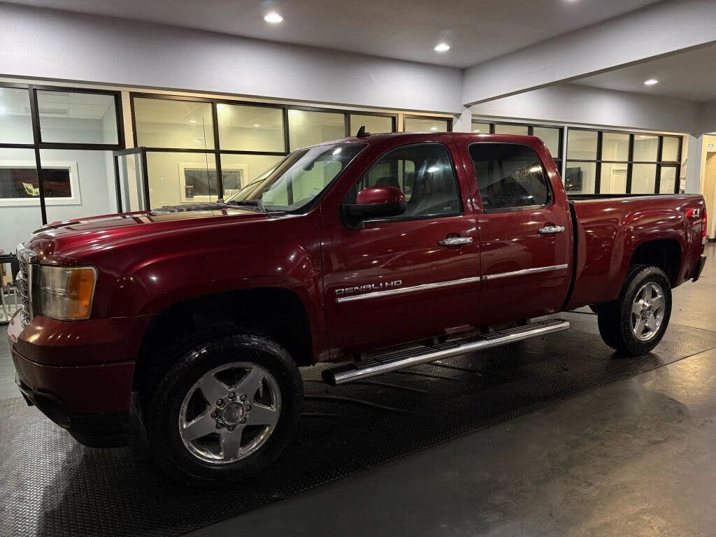2013 GMC Sierra 2500HD Denali Crew Cab SB 4WD