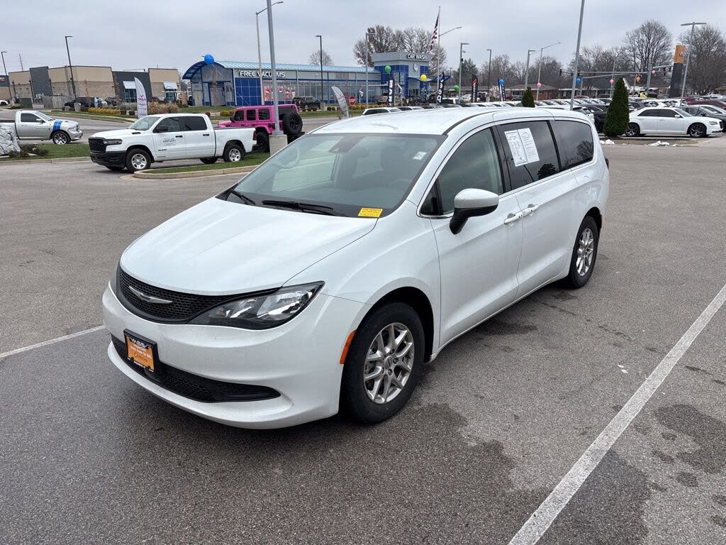 2023 Chrysler Voyager LX FWD
