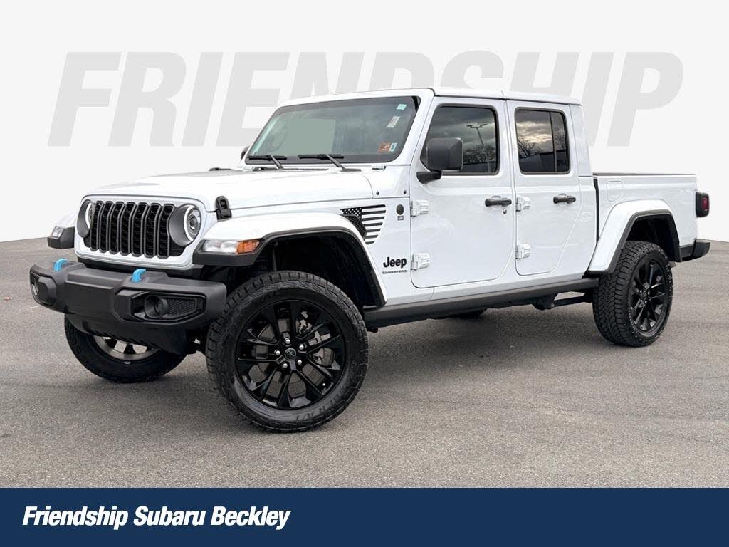 2025 Jeep Gladiator NightHawk Crew Cab 4WD