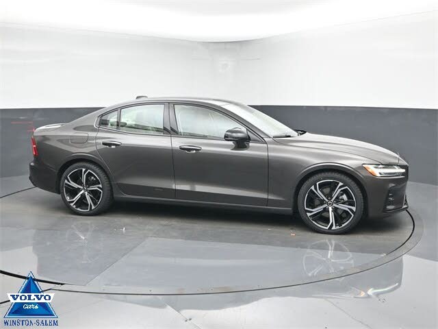 2024 Volvo S60 B5 Plus Dark Theme AWD