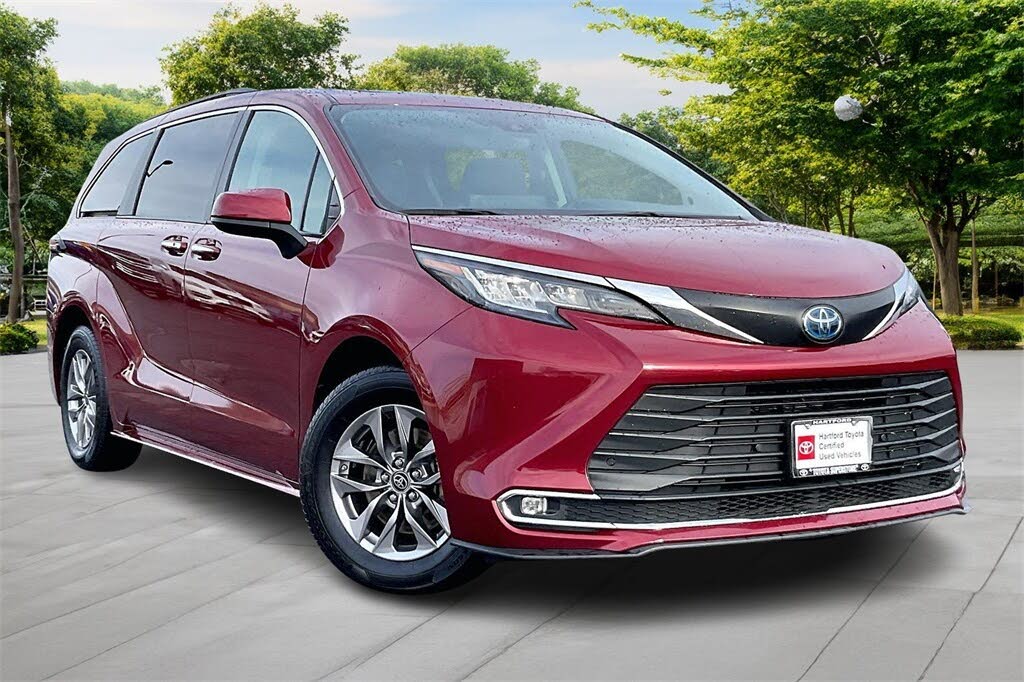 2023 Toyota Sienna XLE 7-Passenger FWD