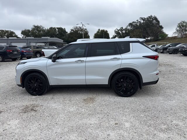 2022 Mitsubishi Outlander Black Edition FWD