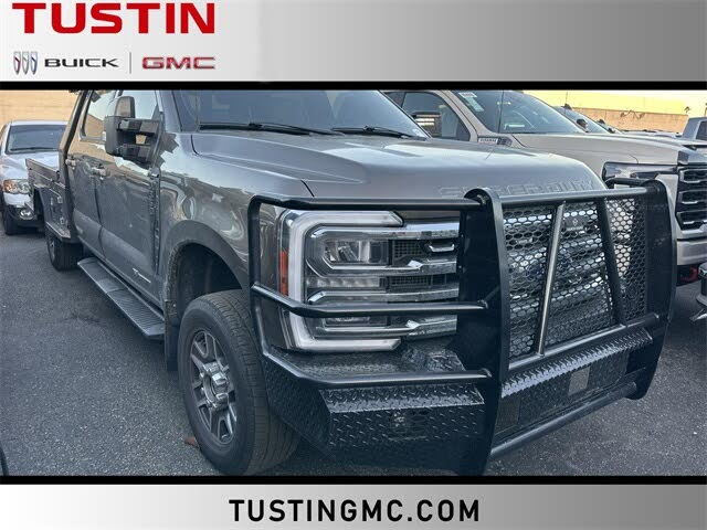2023 Ford F-350 Super Duty Chassis Lariat Crew Cab 4WD