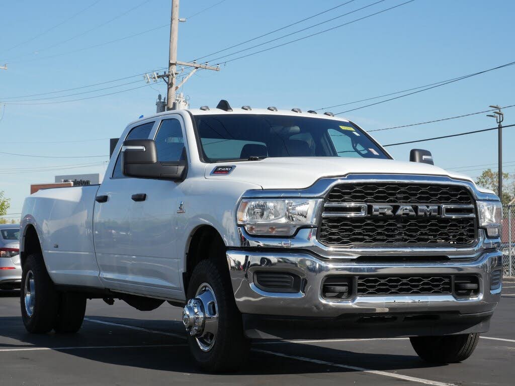 2024 RAM 3500 Tradesman Crew Cab LB DRW 4WD