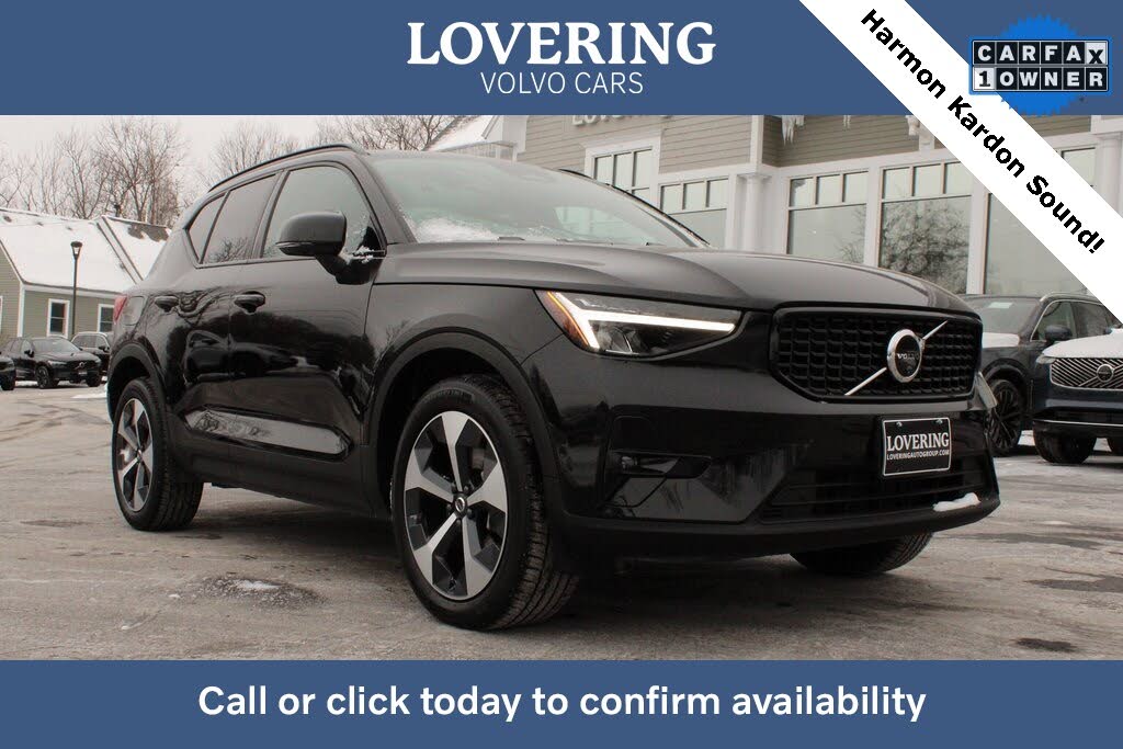 2025 Volvo XC40 B5 Plus Dark Theme AWD