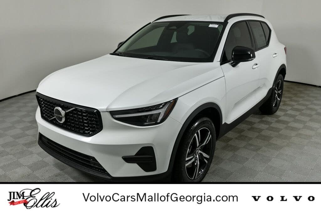 2026 Volvo XC40 B5 Core AWD