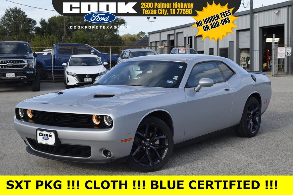 2022 Dodge Challenger SXT RWD