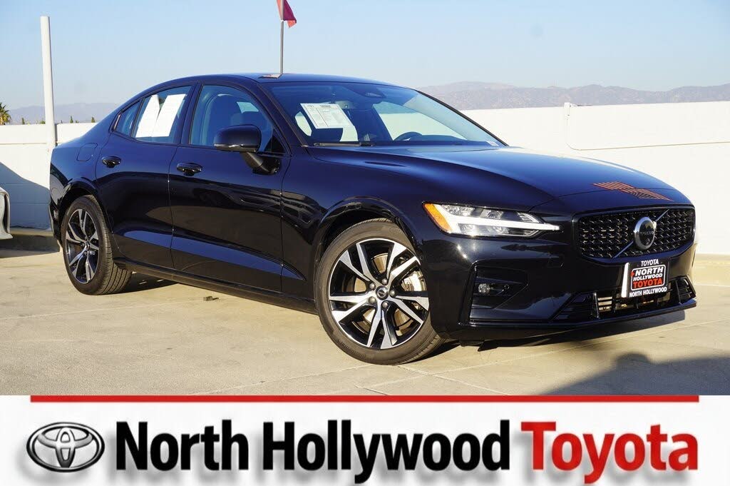 2024 Volvo S60 B5 Plus Dark Theme FWD