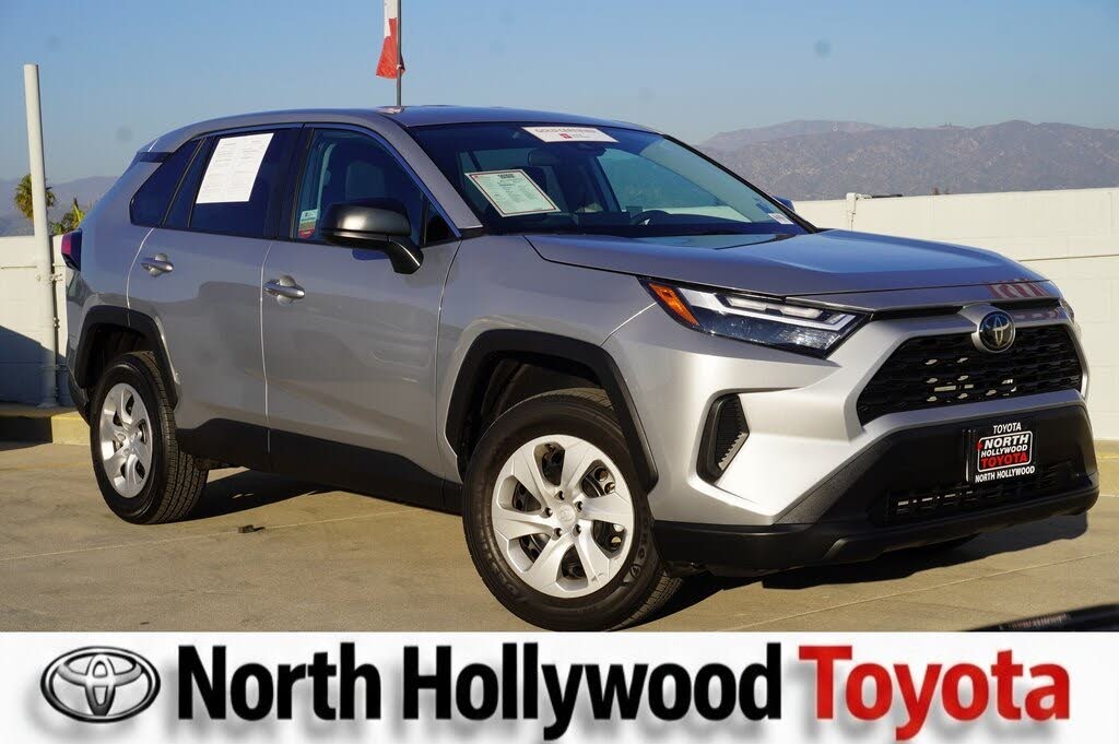 2025 Toyota RAV4 LE FWD