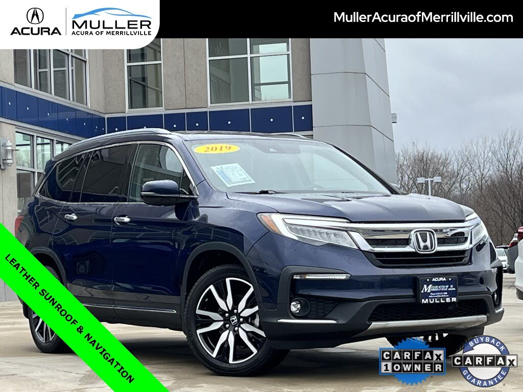 2019 Honda Pilot Touring AWD with Rear Captain's Chairs