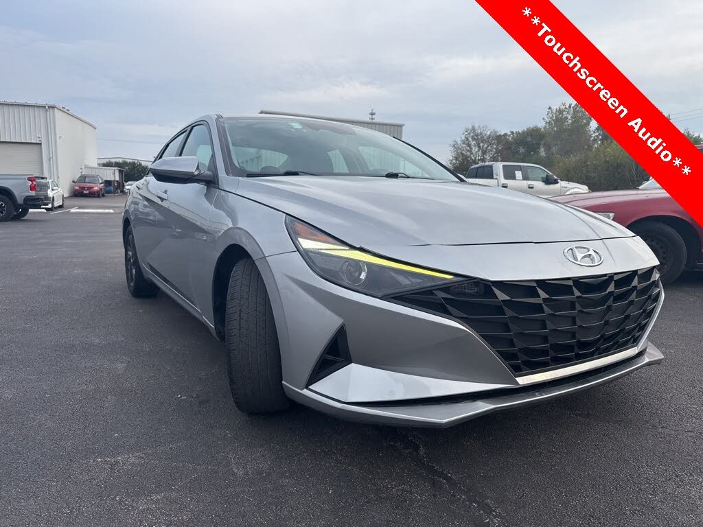 2023 Hyundai Elantra SEL FWD