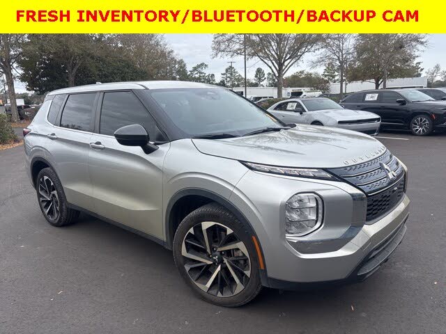 2022 Mitsubishi Outlander ES FWD