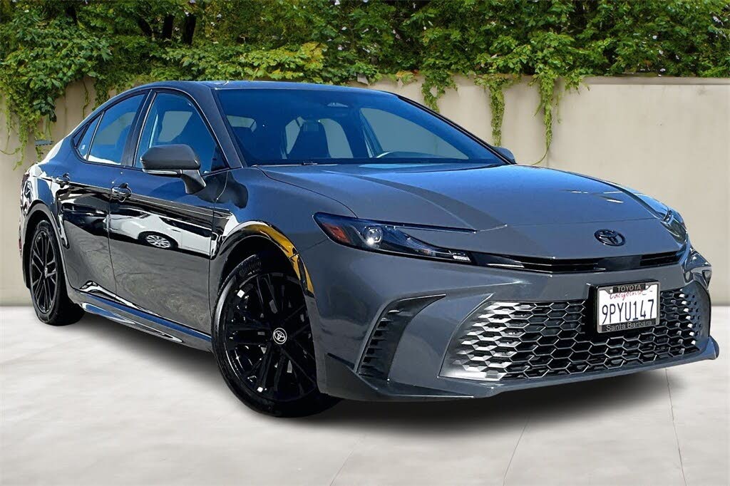 2025 Toyota Camry SE FWD