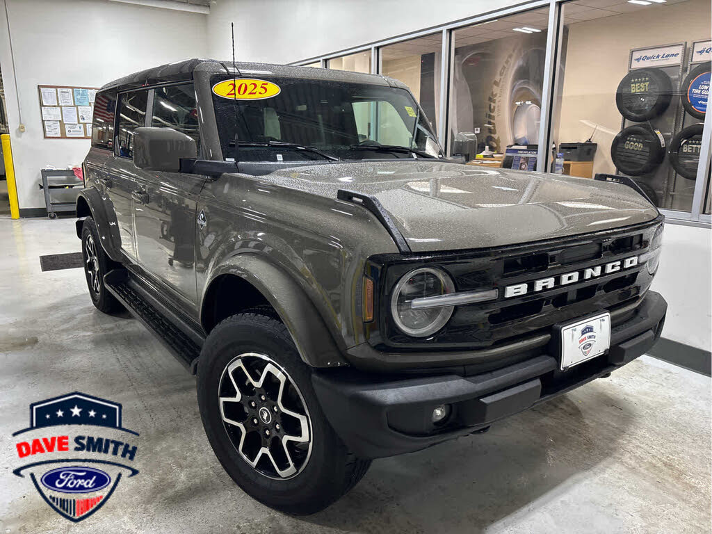 2025 Ford Bronco Outer Banks 4-Door 4WD