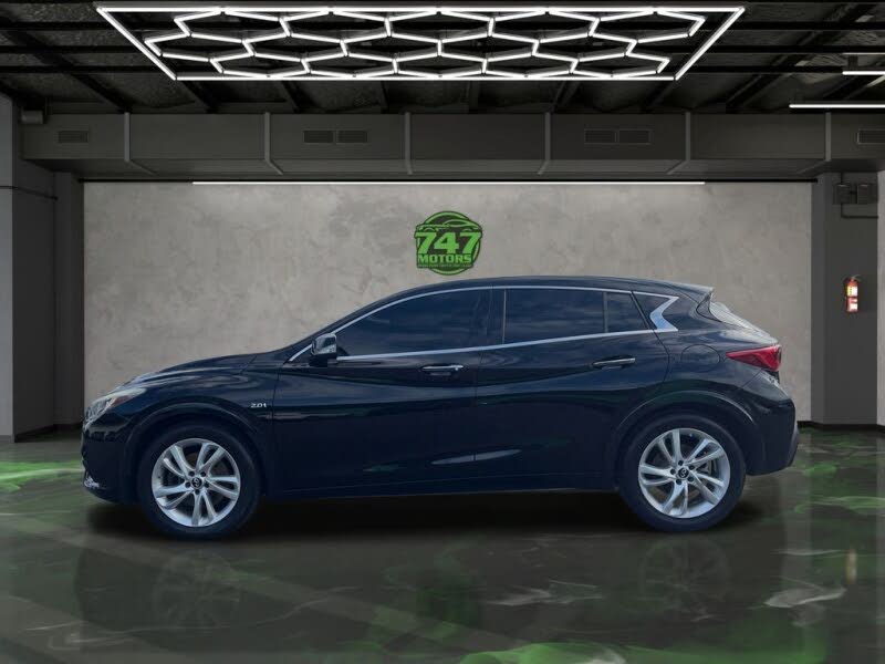 2017 INFINITI QX30 Luxury FWD