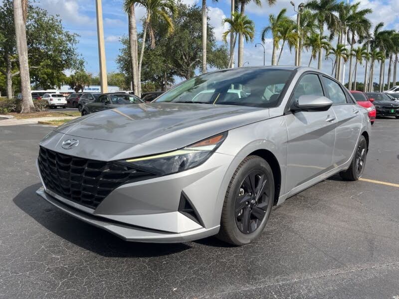 2023 Hyundai Elantra SEL FWD