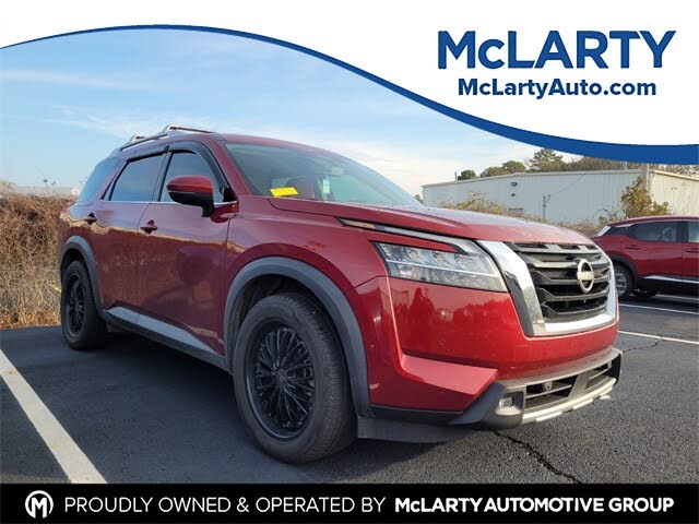 2023 Nissan Pathfinder SL FWD