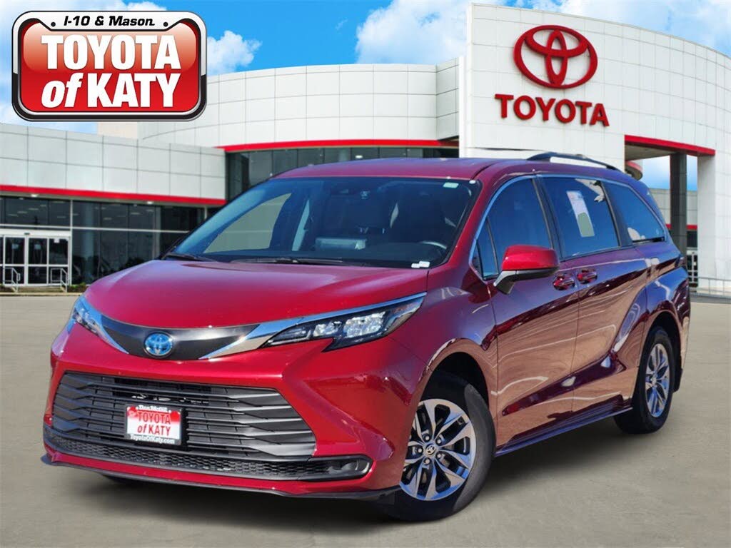 2024 Toyota Sienna LE 8-Passenger FWD