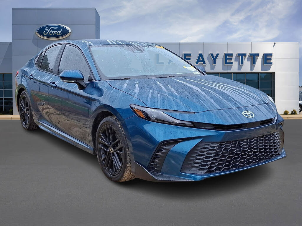2025 Toyota Camry SE FWD