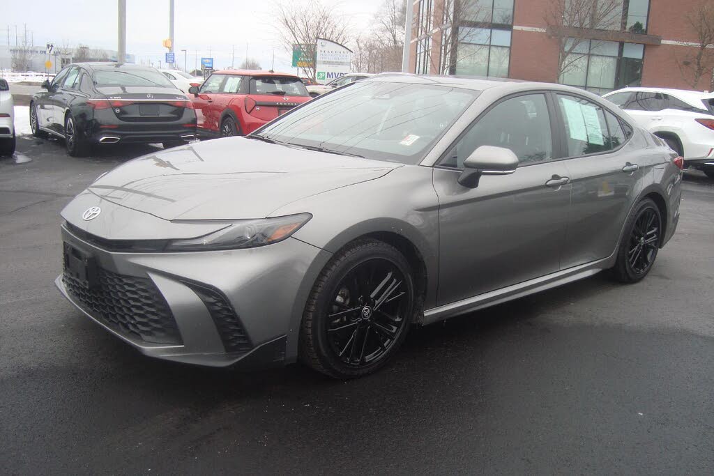 2025 Toyota Camry SE FWD