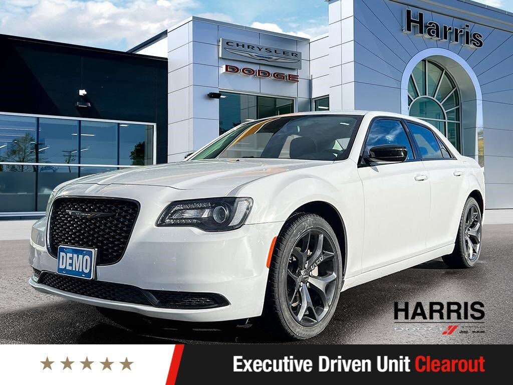 2022 Chrysler 300 Touring RWD