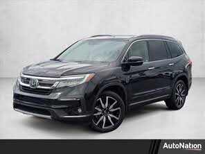 Honda Pilot Touring AWD with Rear Captains Chairs