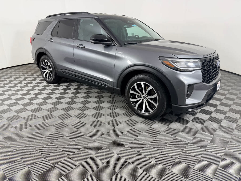 2025 Ford Explorer ST-Line RWD